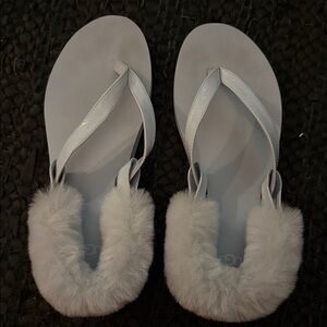 UGG Women's Fuzzy flip flops